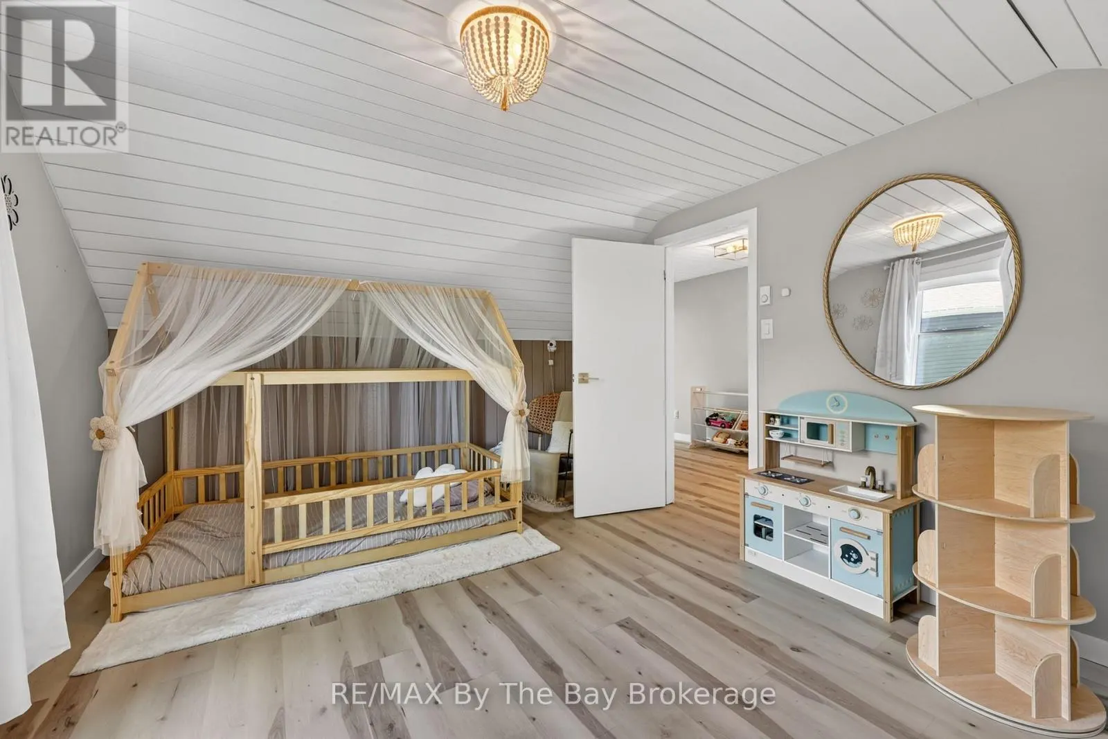 1416 RIVER ROAD W