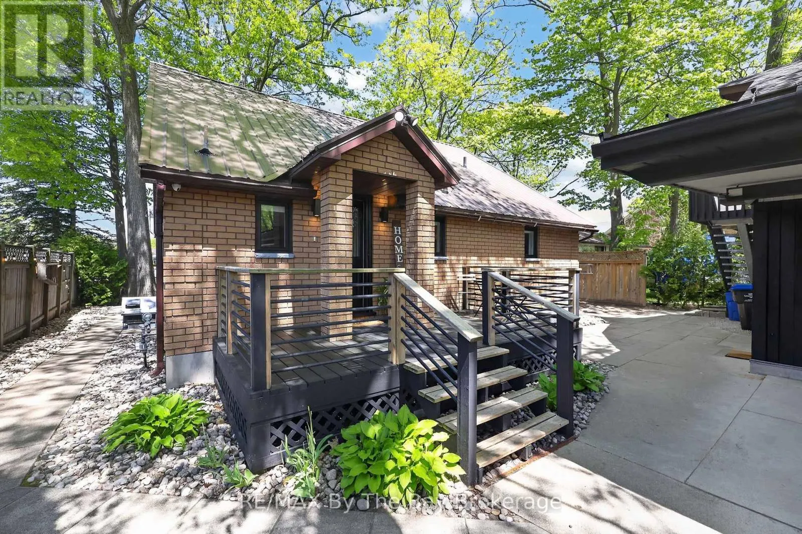 1416 RIVER ROAD W