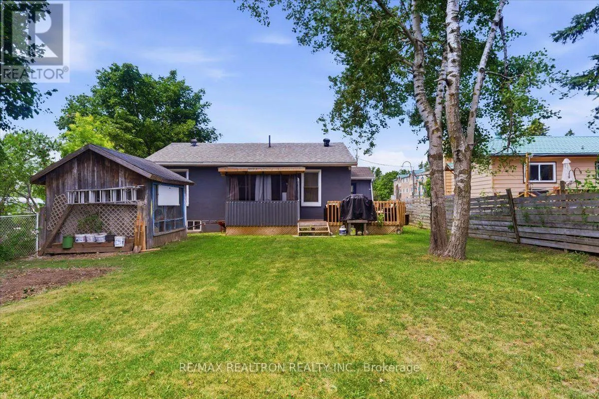 25 SIMCOE STREET