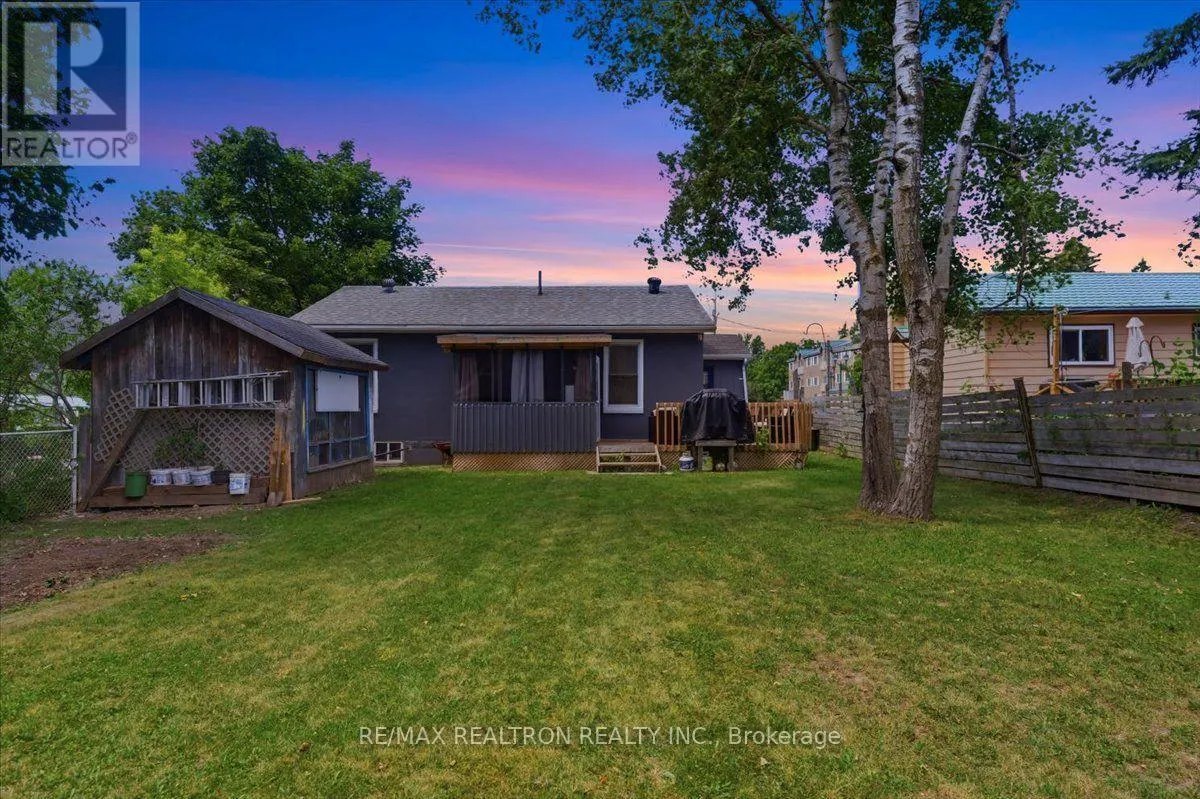 25 SIMCOE STREET