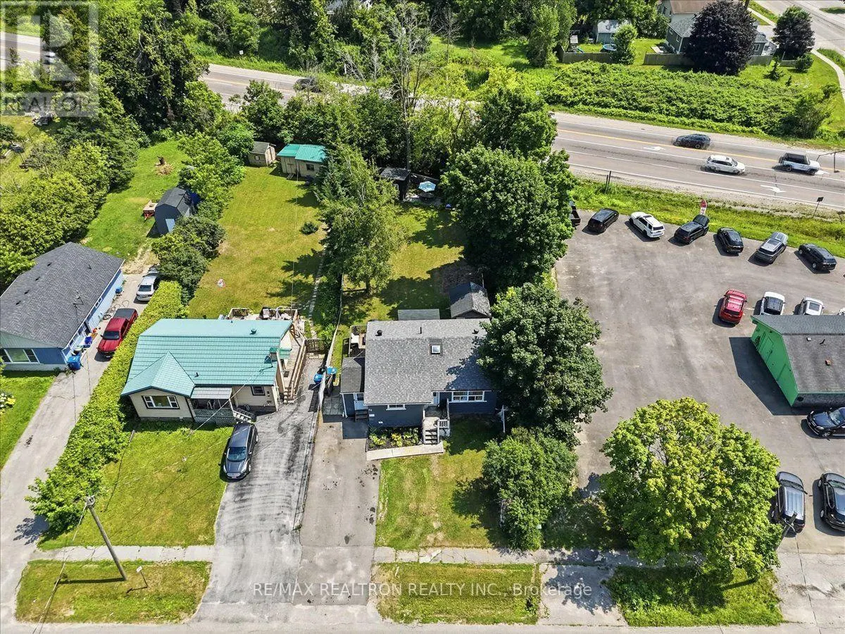 25 SIMCOE STREET