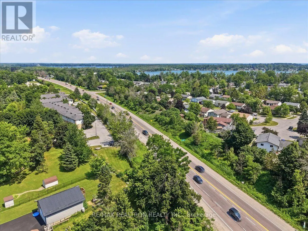 25 SIMCOE STREET