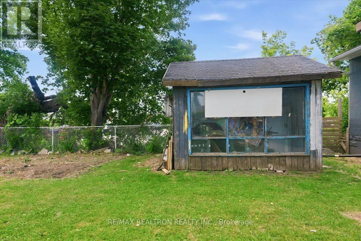 25 SIMCOE STREET