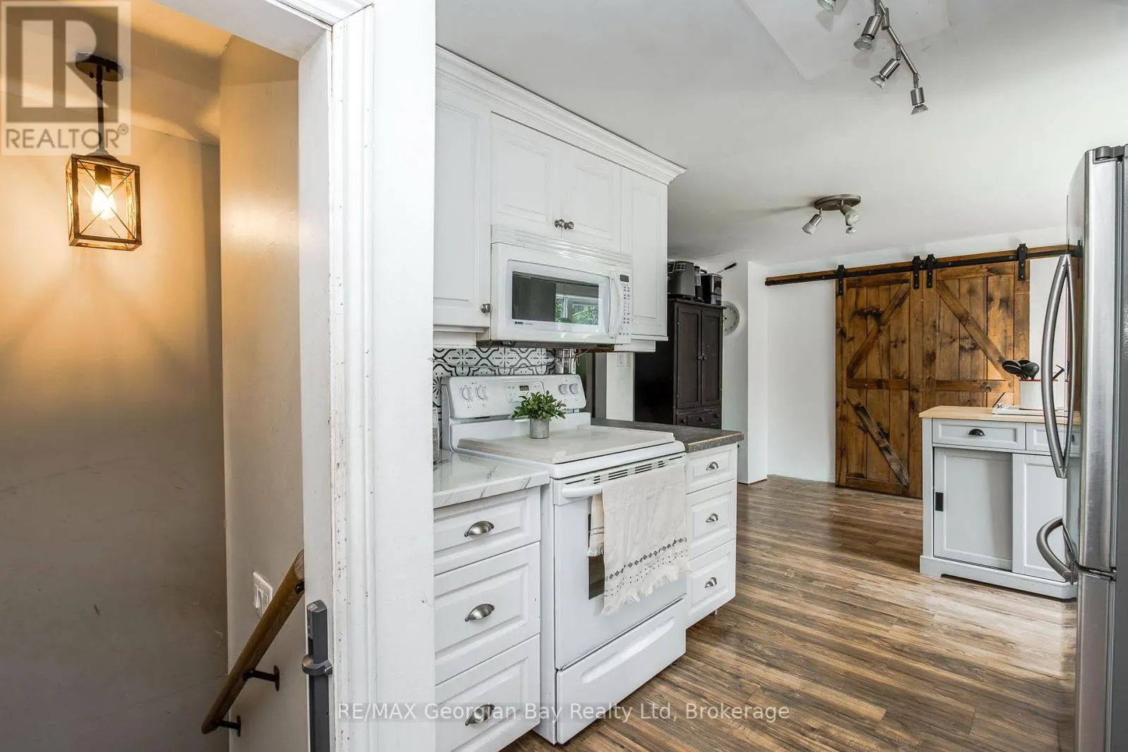 1046 HENRY STREET