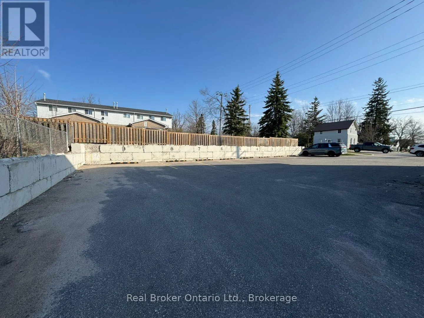 7 - 301 WEST STREET N #7