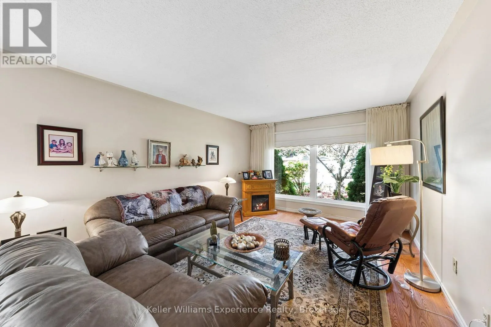 6 BONAVENTURE PLACE