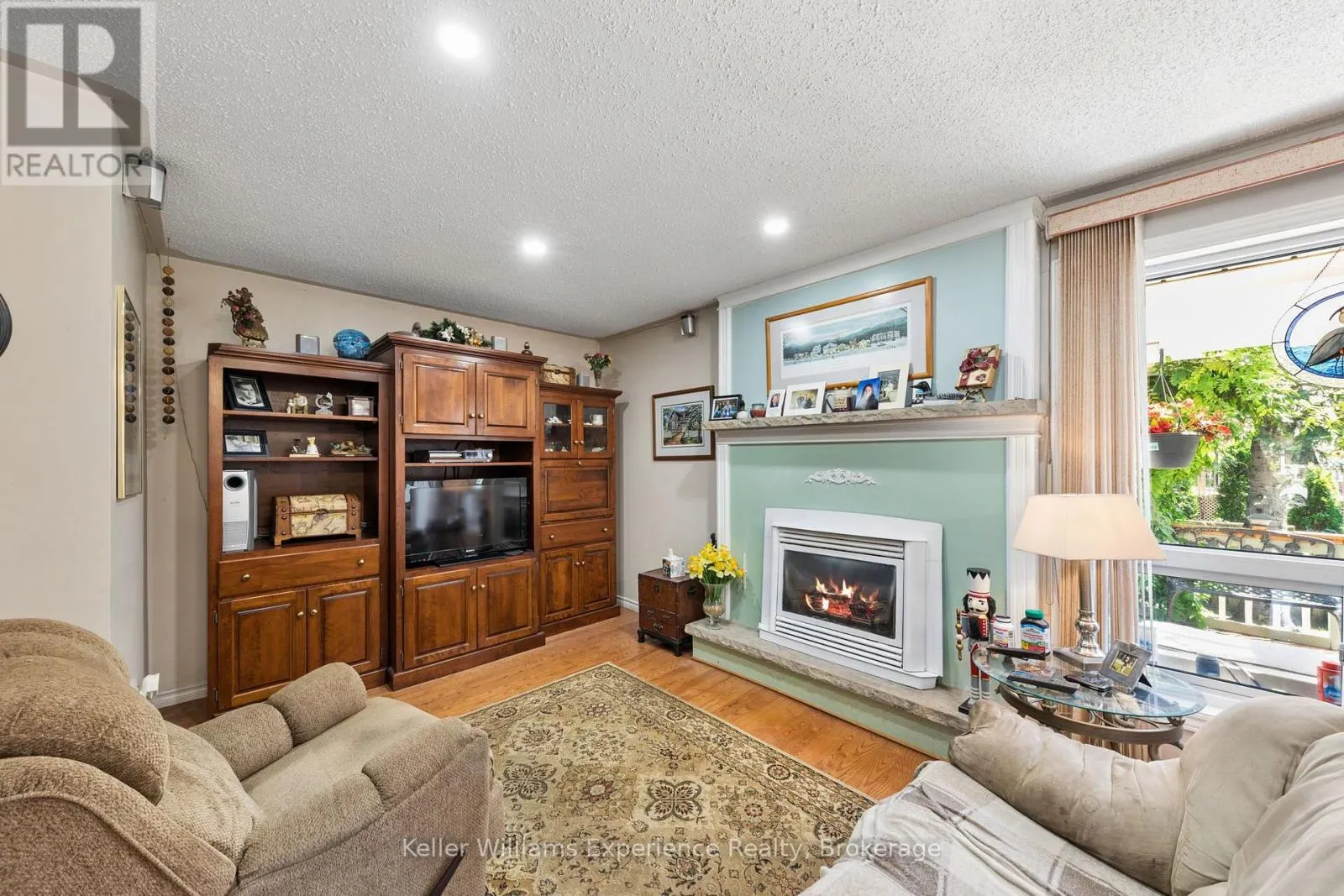 6 BONAVENTURE PLACE