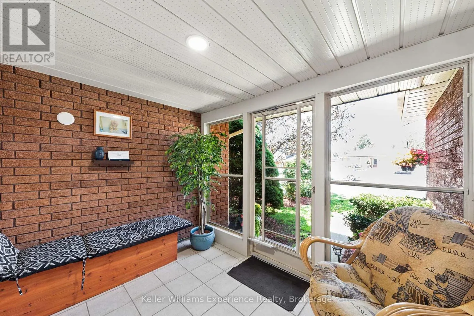 6 BONAVENTURE PLACE