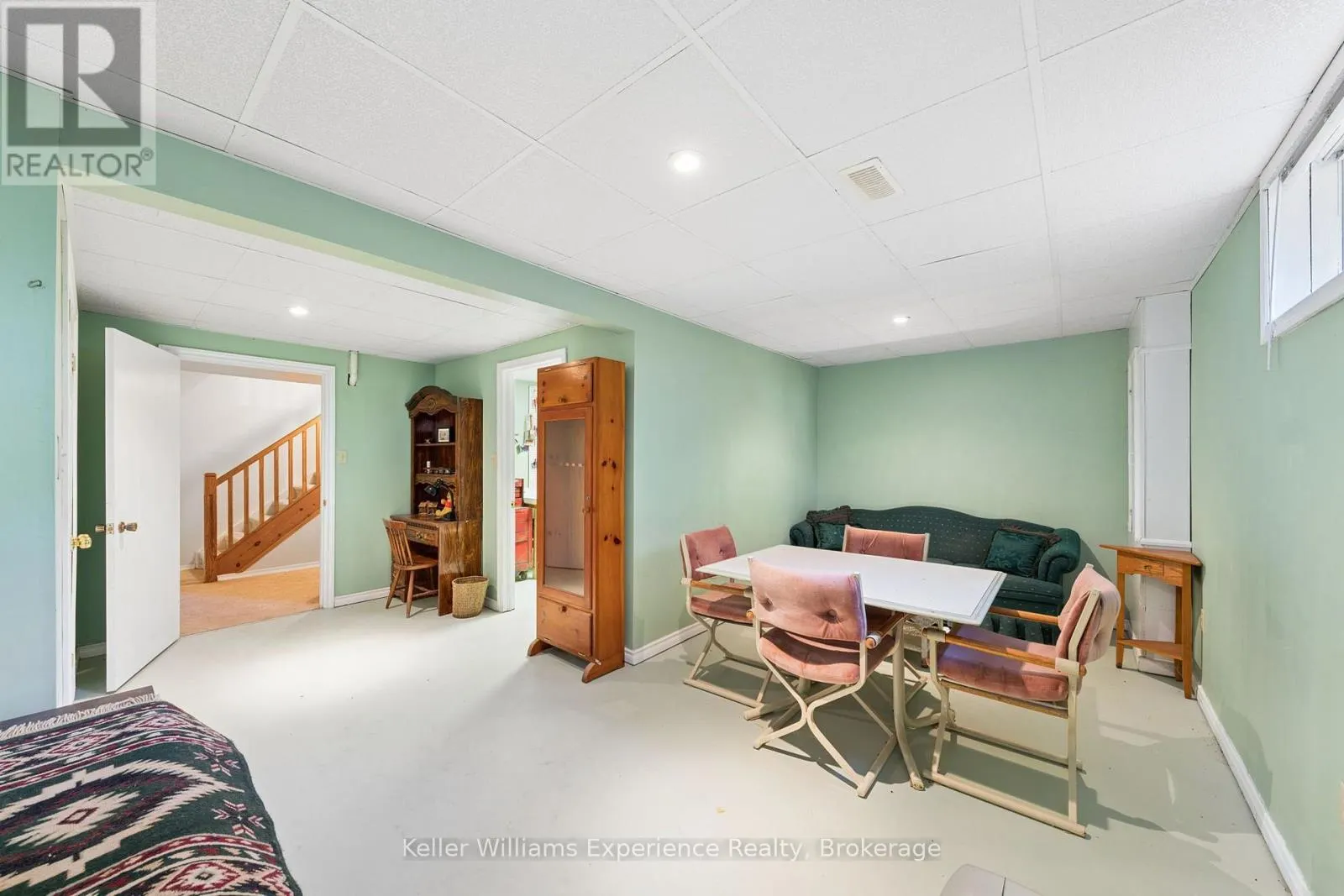 6 BONAVENTURE PLACE