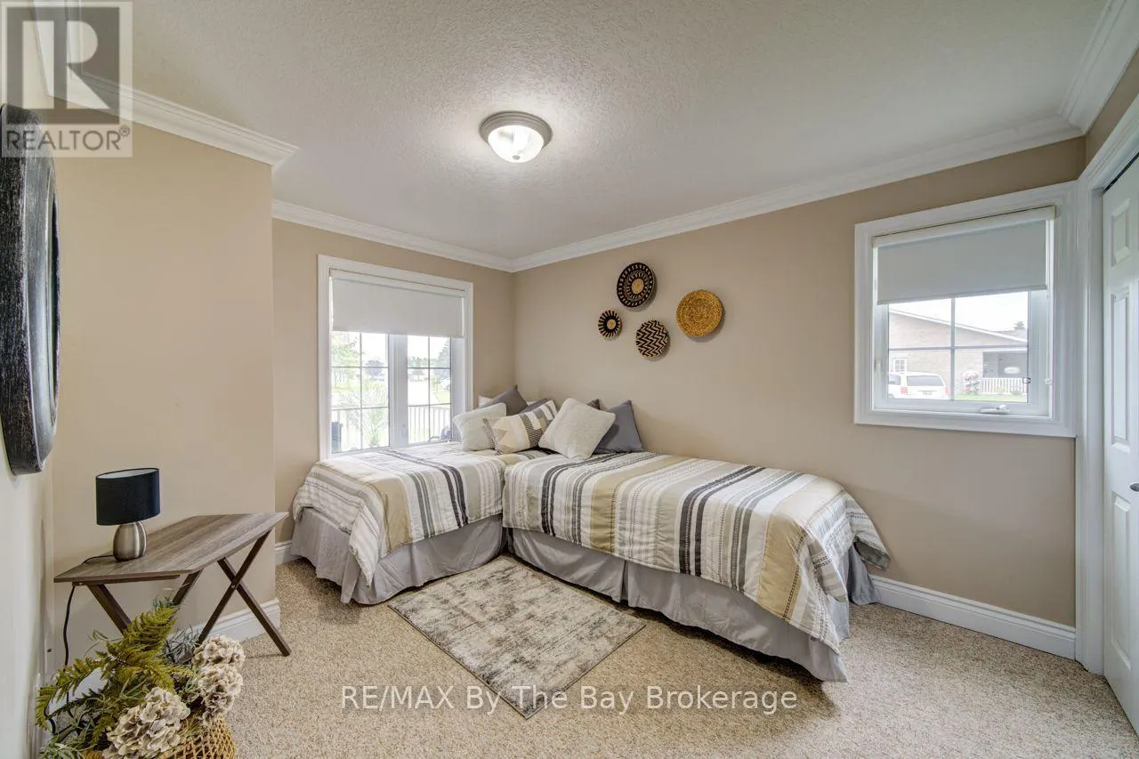 15 MEADOW LANE