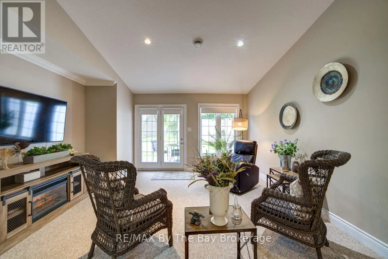 15 MEADOW LANE