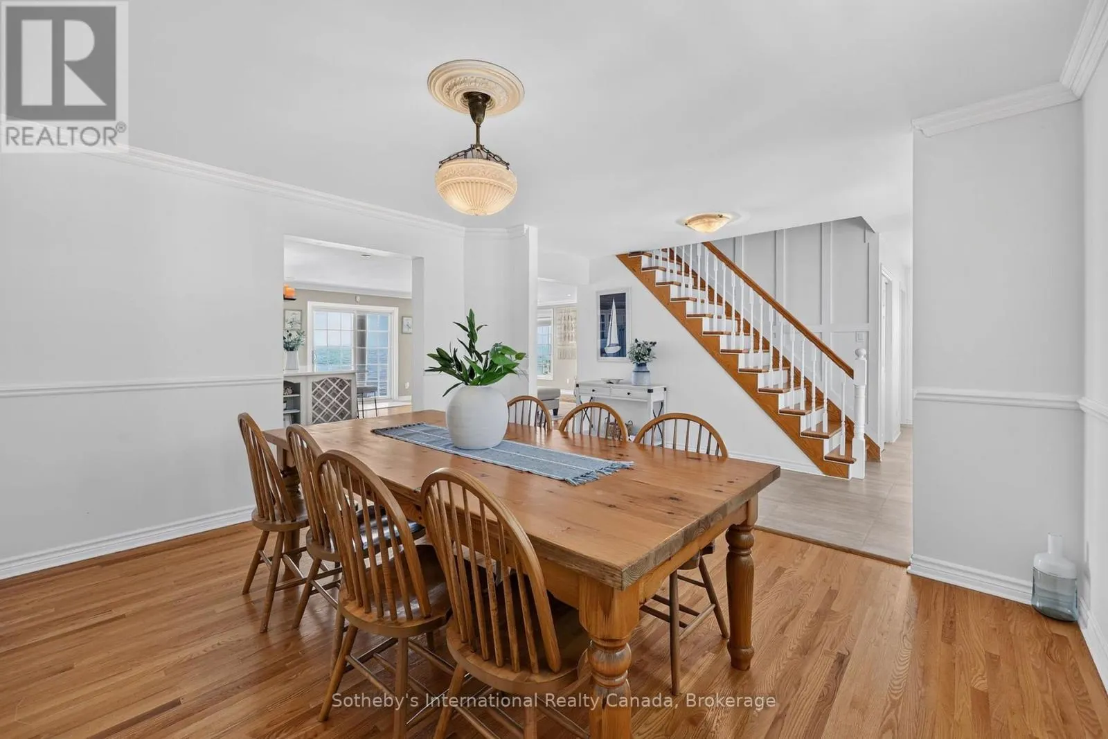 10 LUNDY LANE