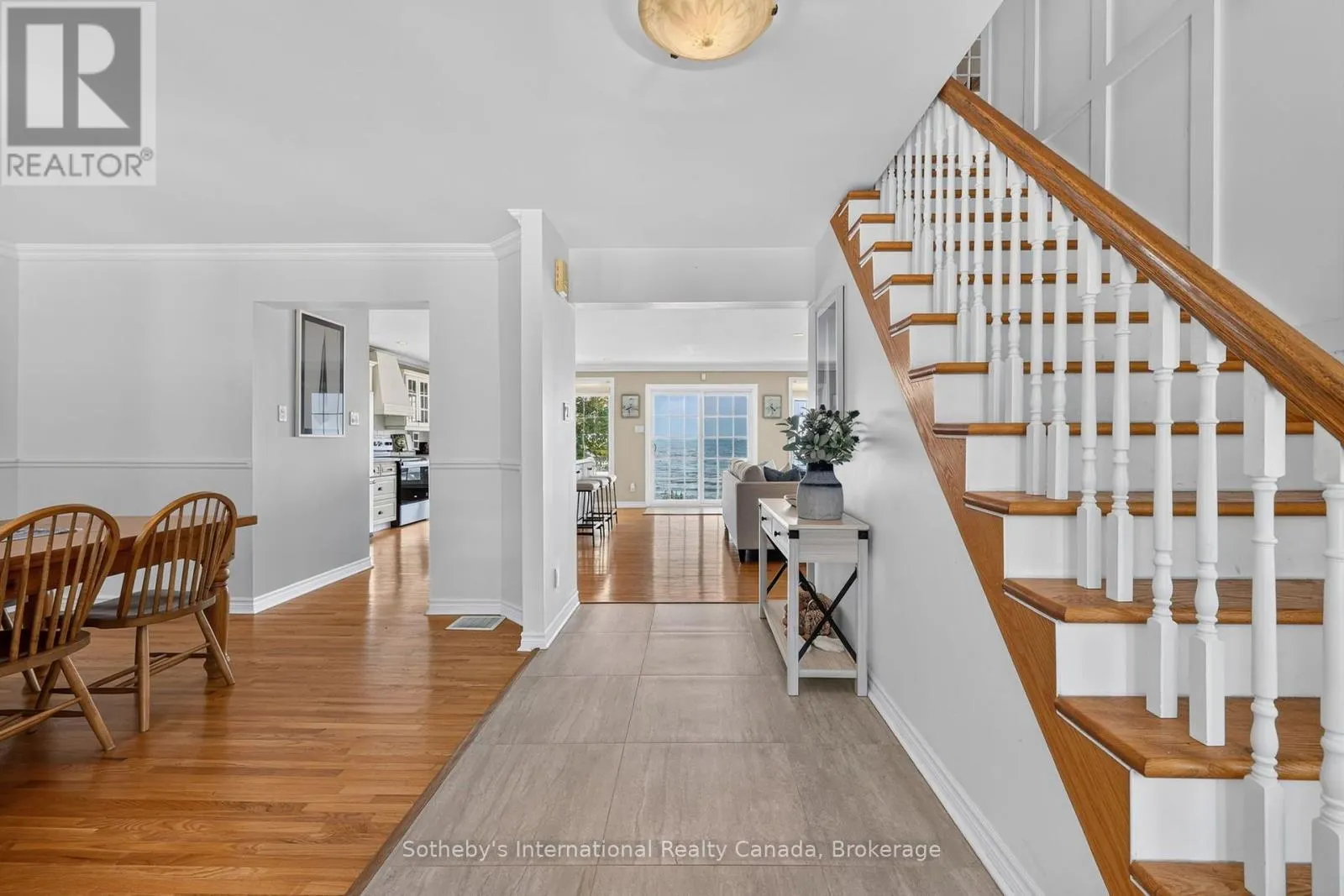 10 LUNDY LANE