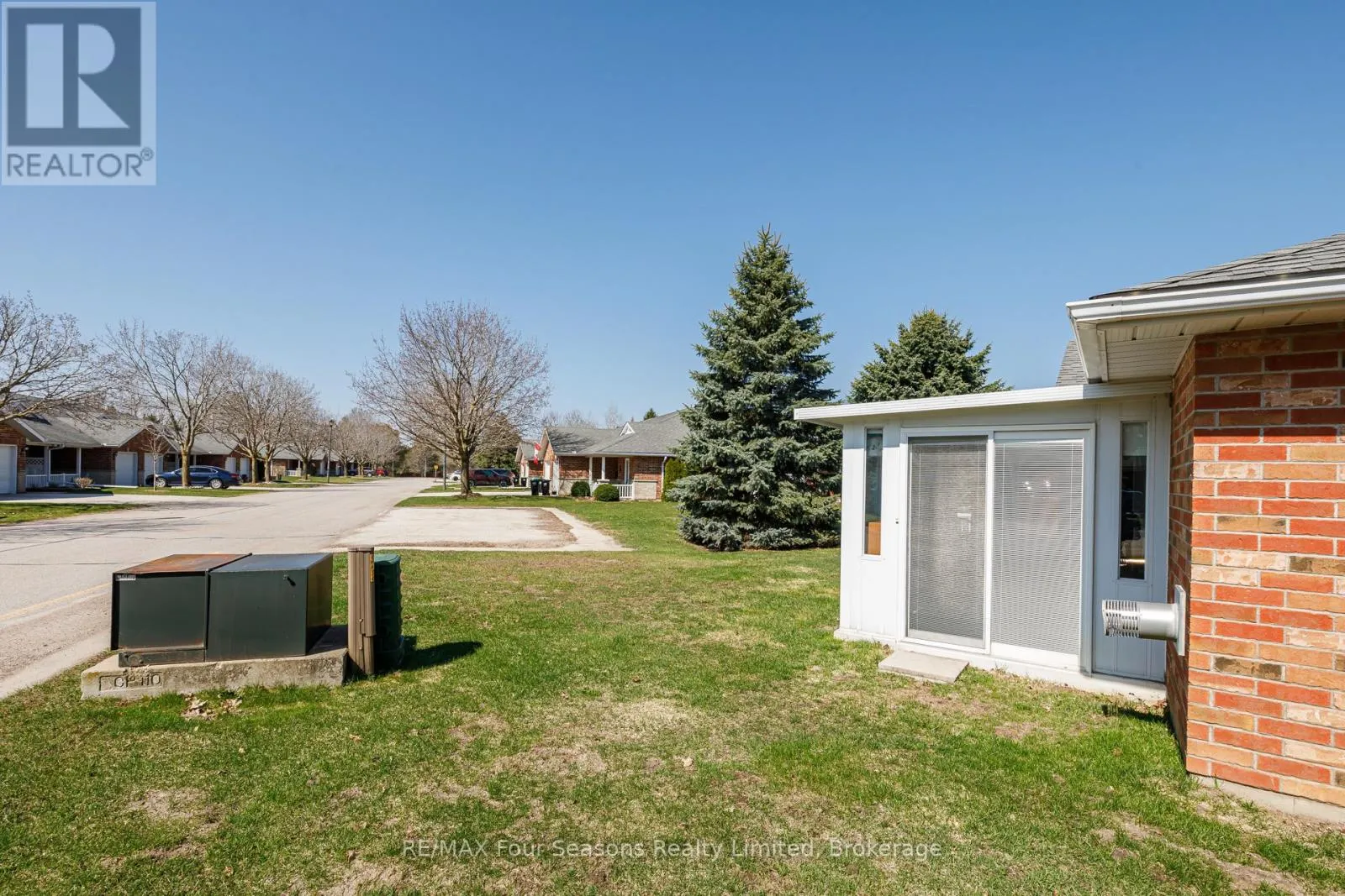 49 - 275 HURON STREET #49