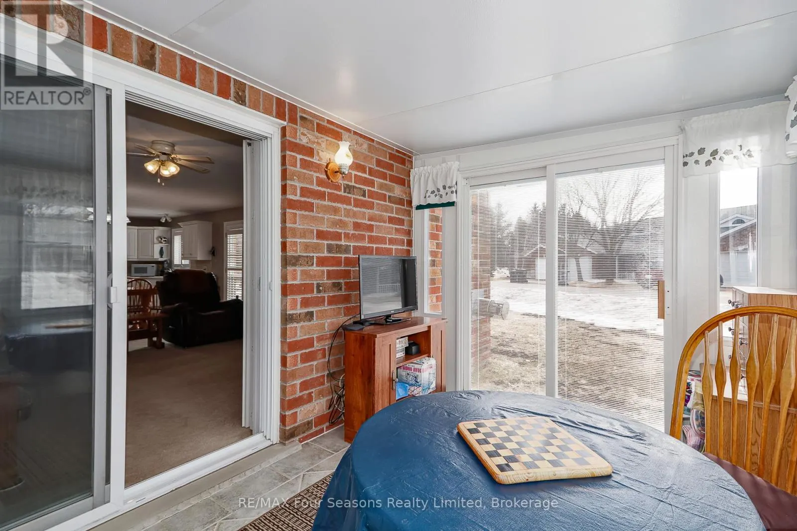 49 - 275 HURON STREET #49