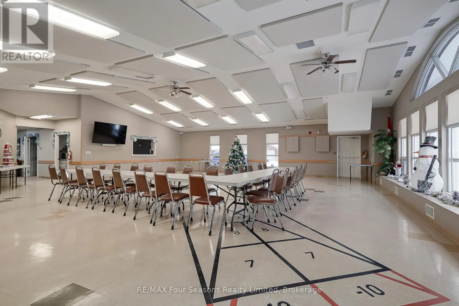 49 - 275 HURON STREET #49