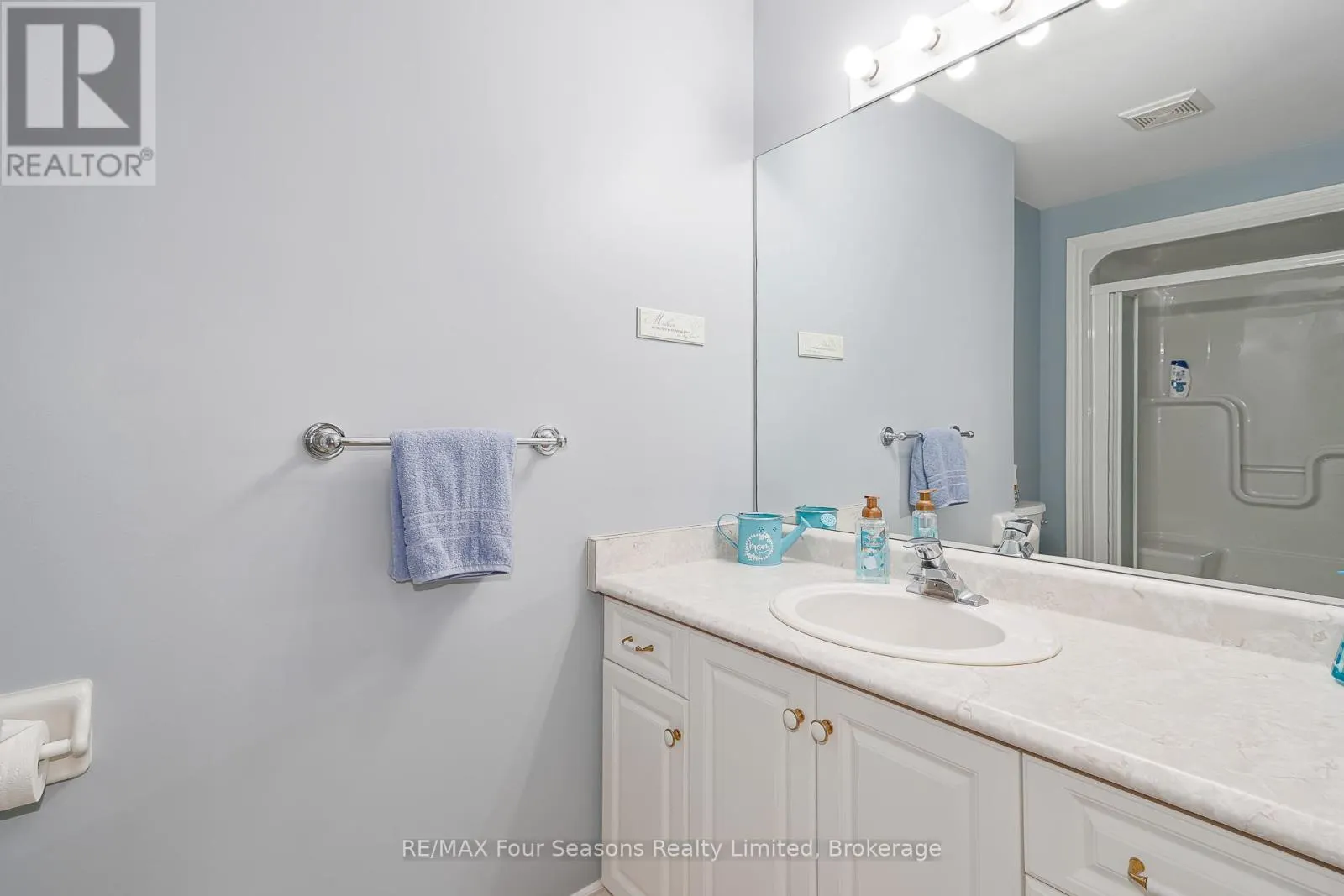 49 - 275 HURON STREET #49