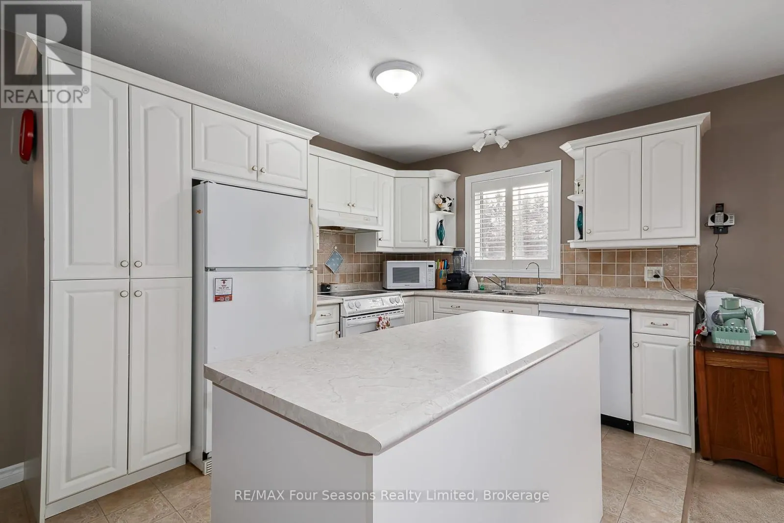 49 - 275 HURON STREET #49
