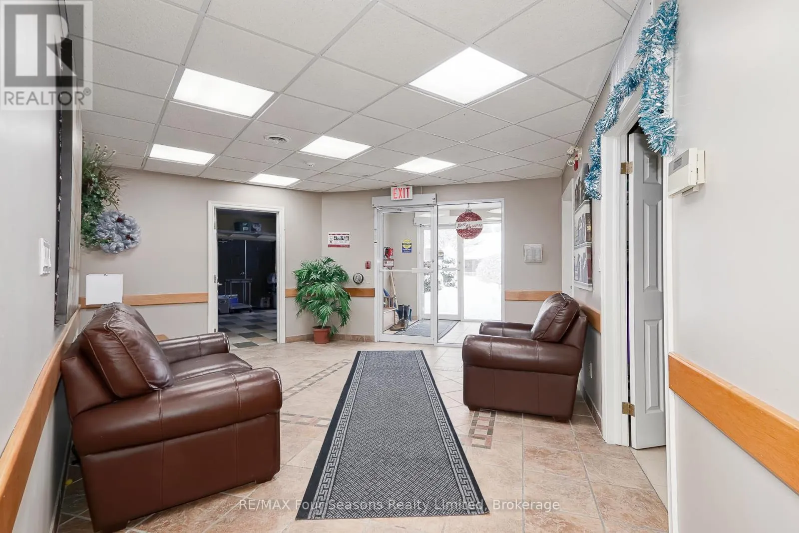 49 - 275 HURON STREET #49