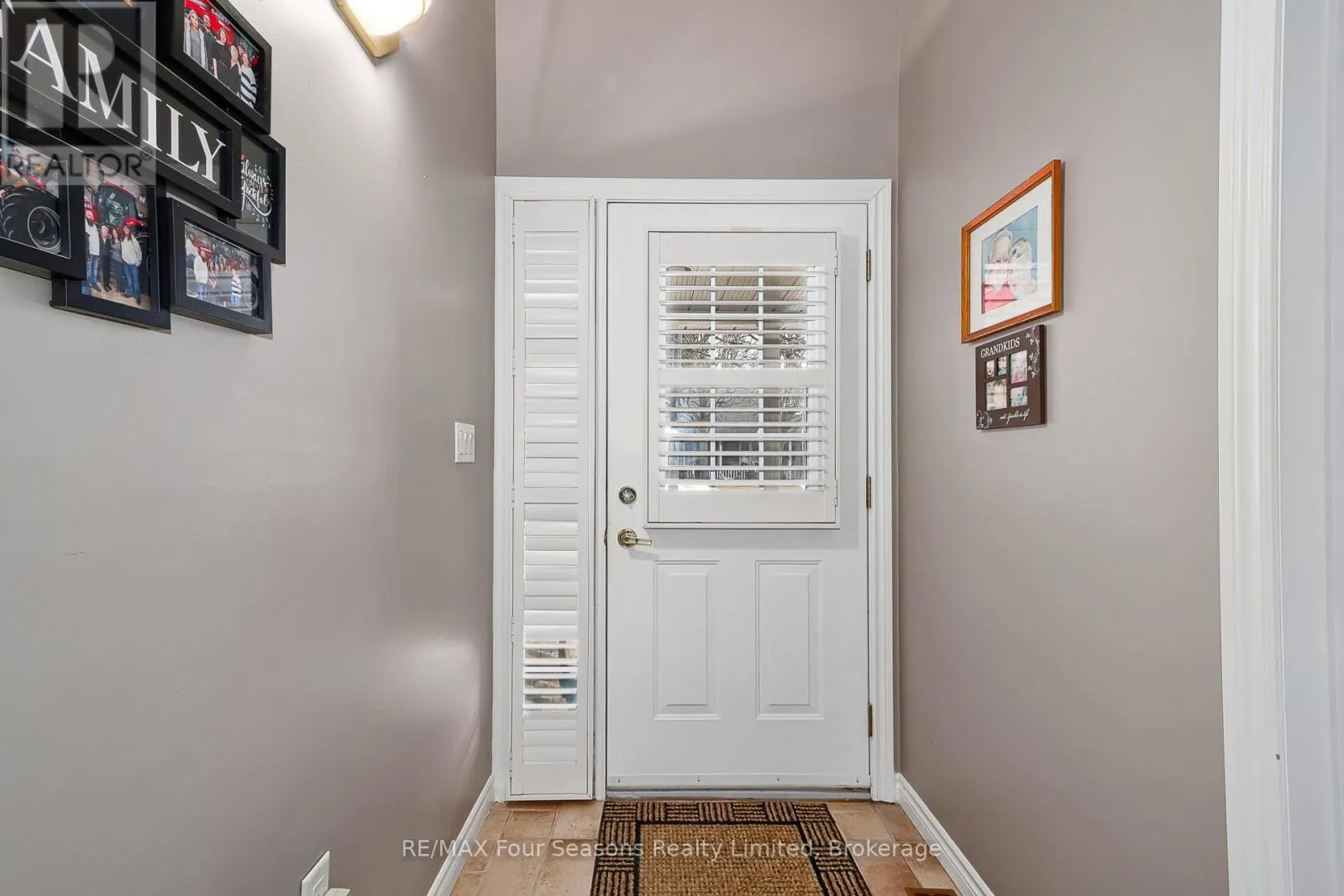 49 - 275 HURON STREET #49