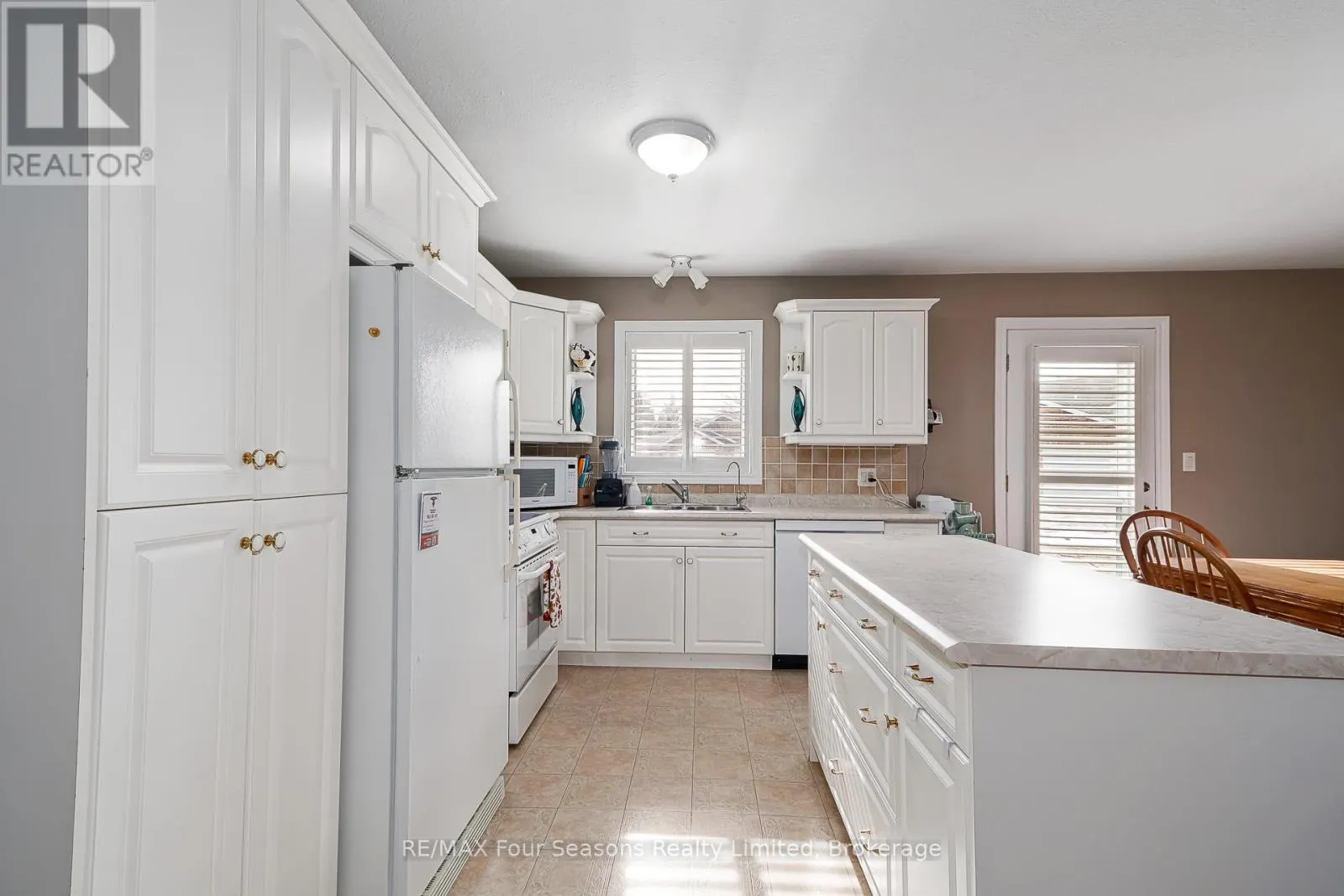 49 - 275 HURON STREET #49
