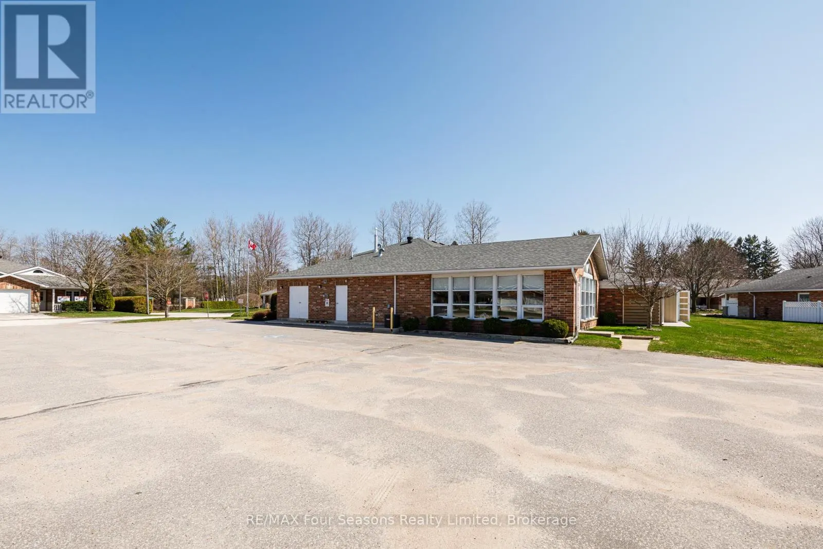49 - 275 HURON STREET #49