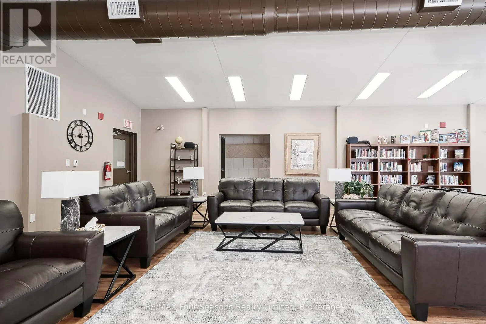 49 - 275 HURON STREET #49