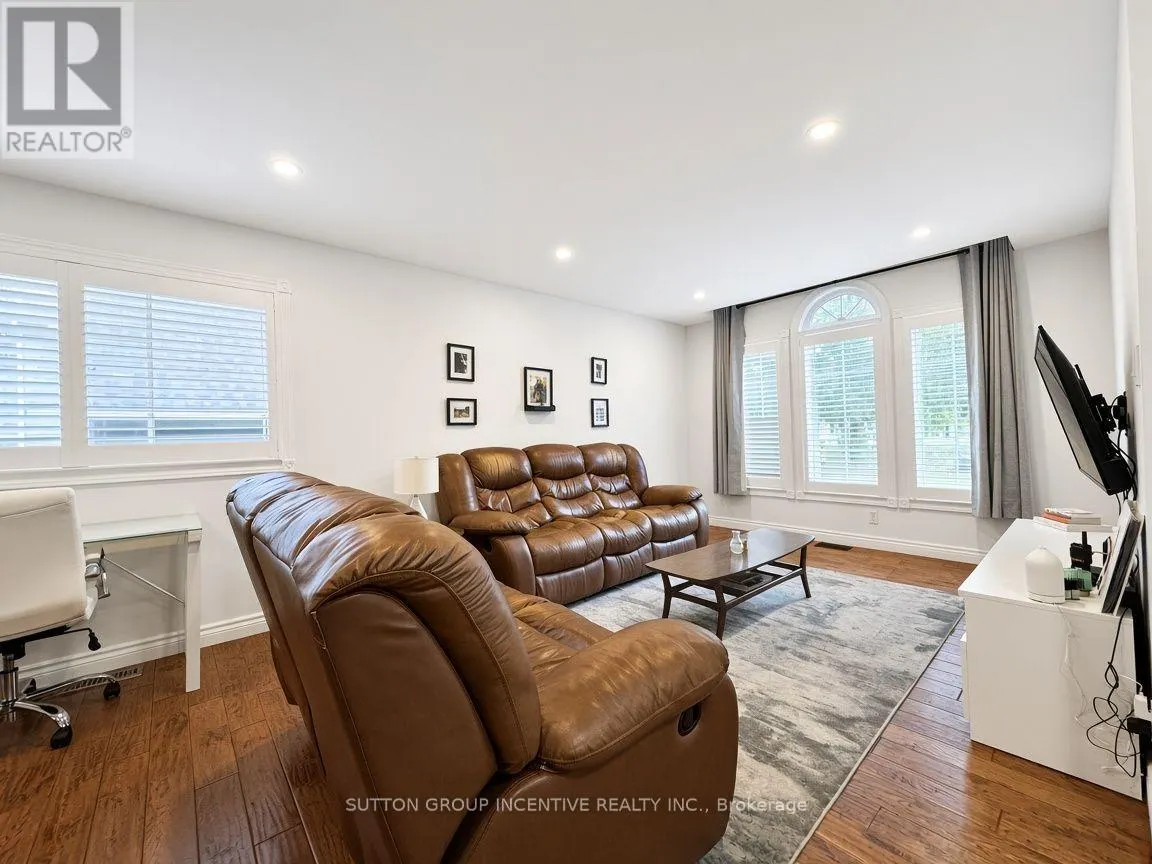 8 ALPINE WAY