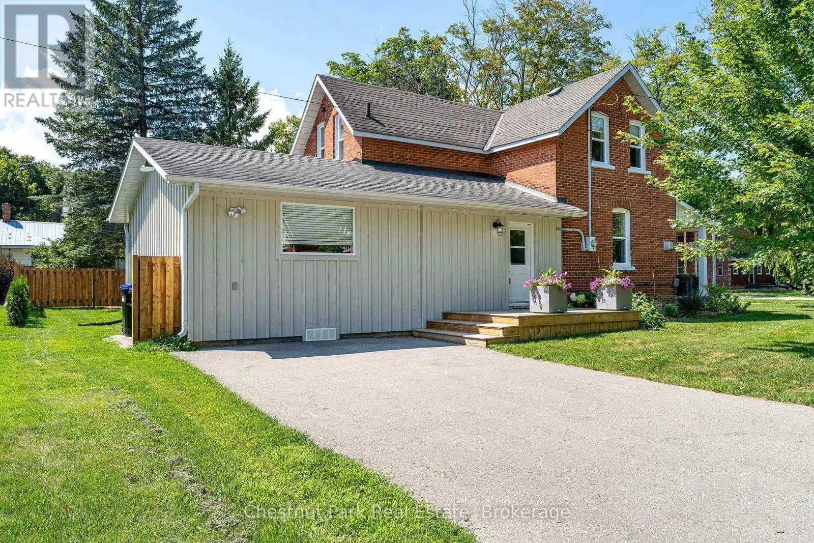 9 WELLINGTON STREET E