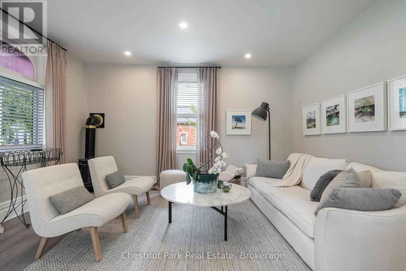 9 WELLINGTON STREET E