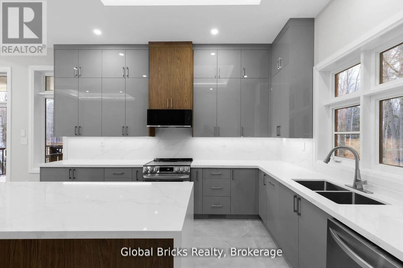 17 STAGLIR DRIVE