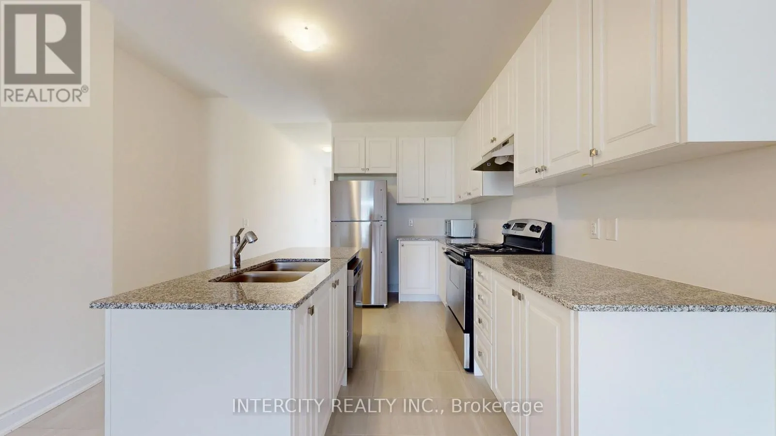 17 UNION BOULEVARD