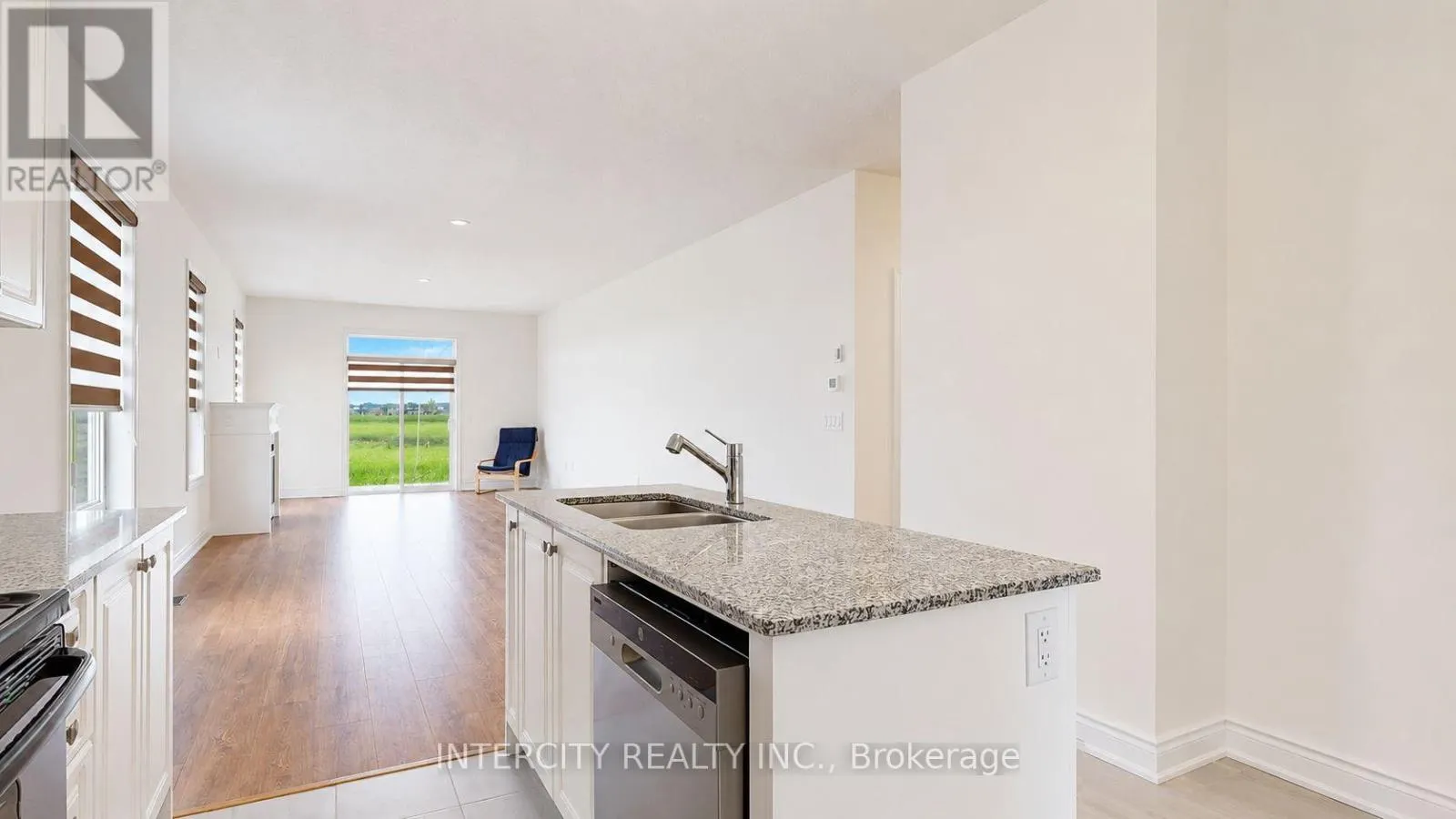 17 UNION BOULEVARD