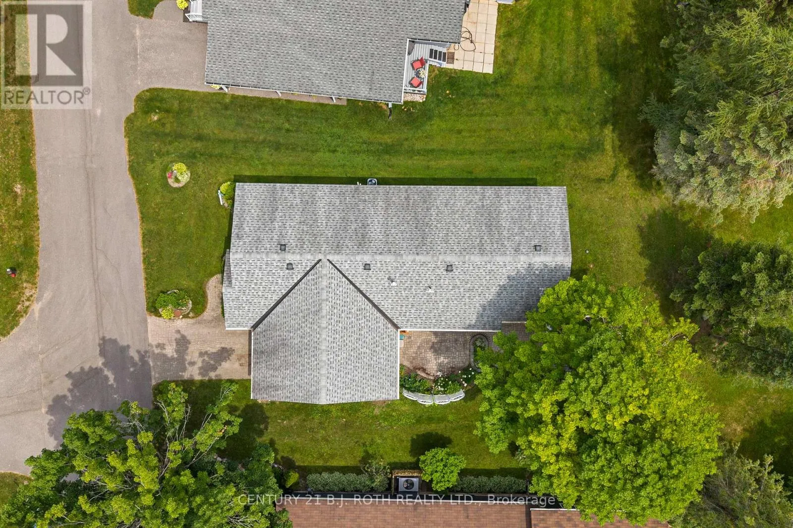 19 MAPLE CRESCENT