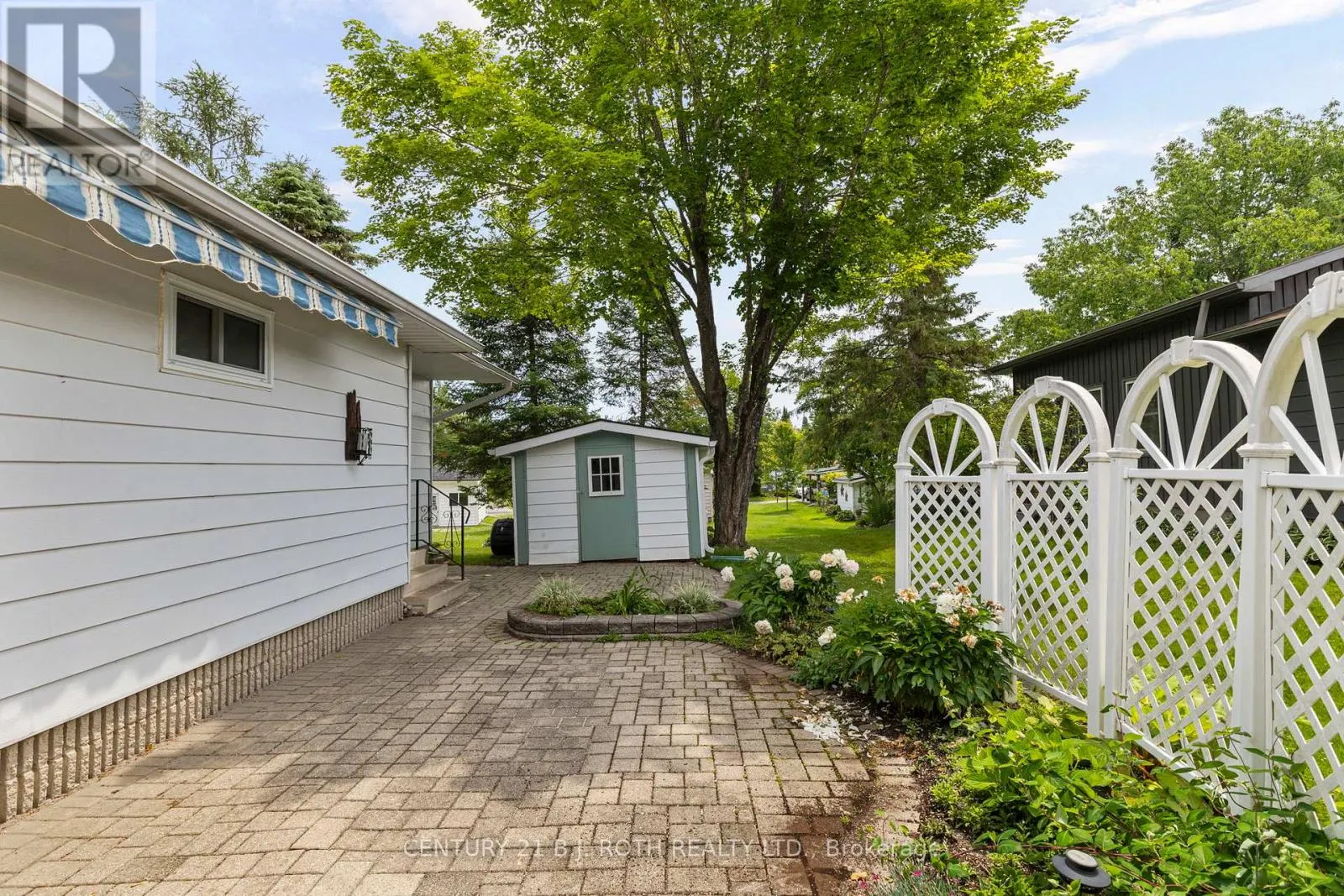 19 MAPLE CRESCENT