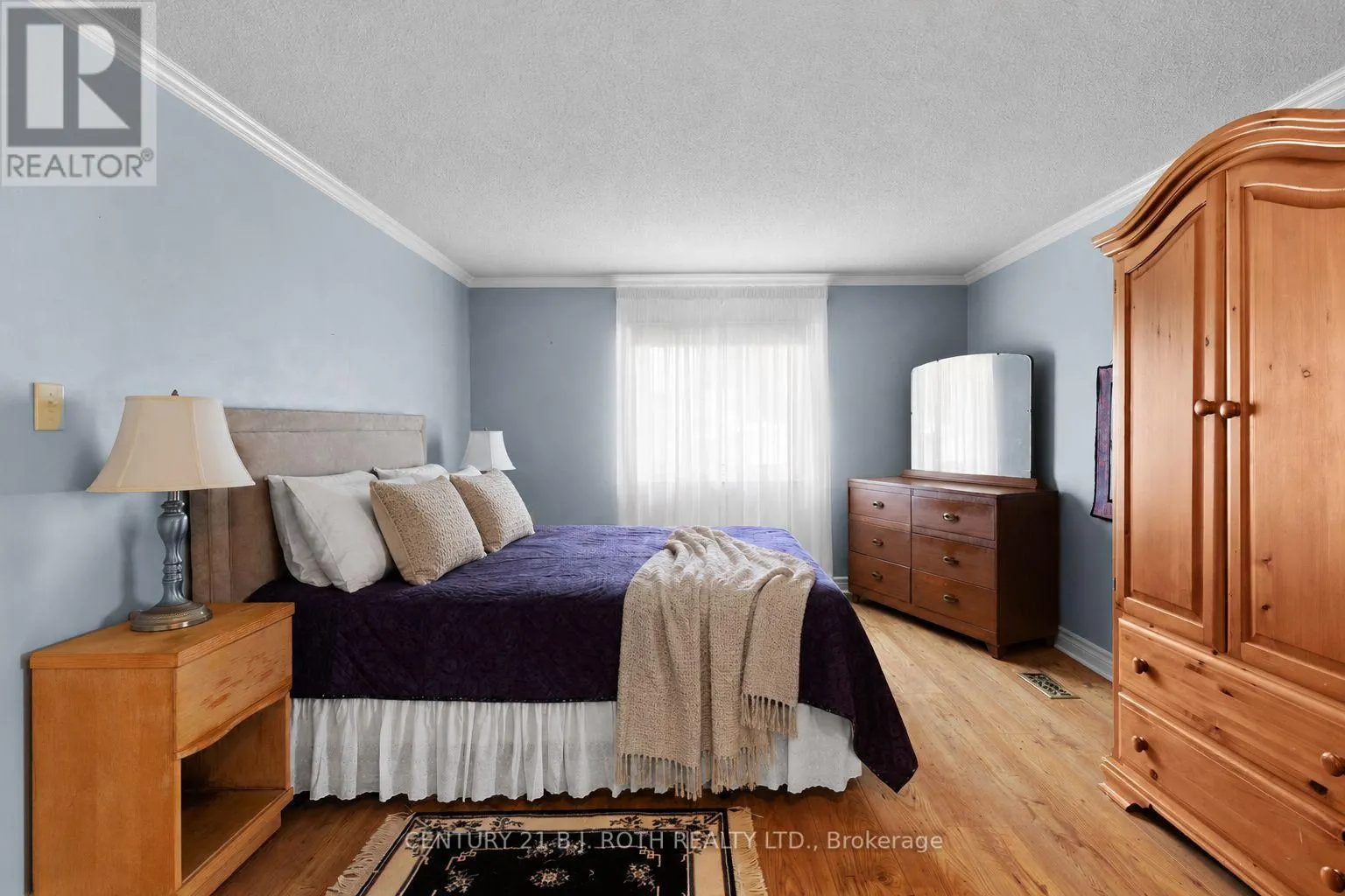 19 MAPLE CRESCENT