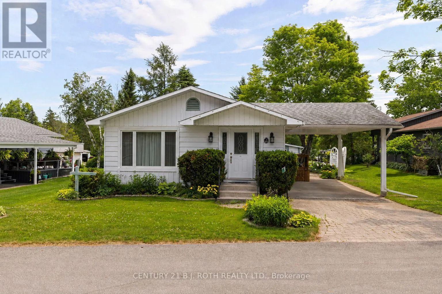 19 MAPLE CRESCENT
