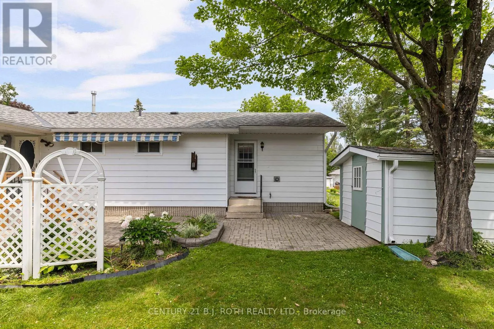 19 MAPLE CRESCENT