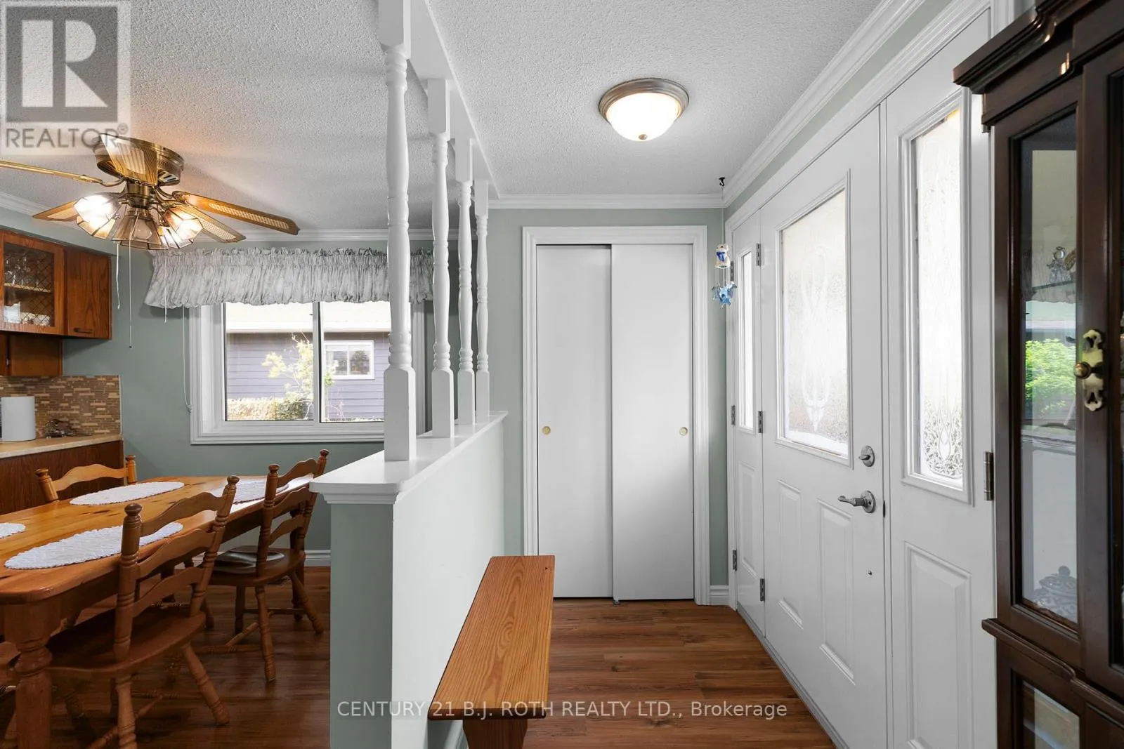 19 MAPLE CRESCENT