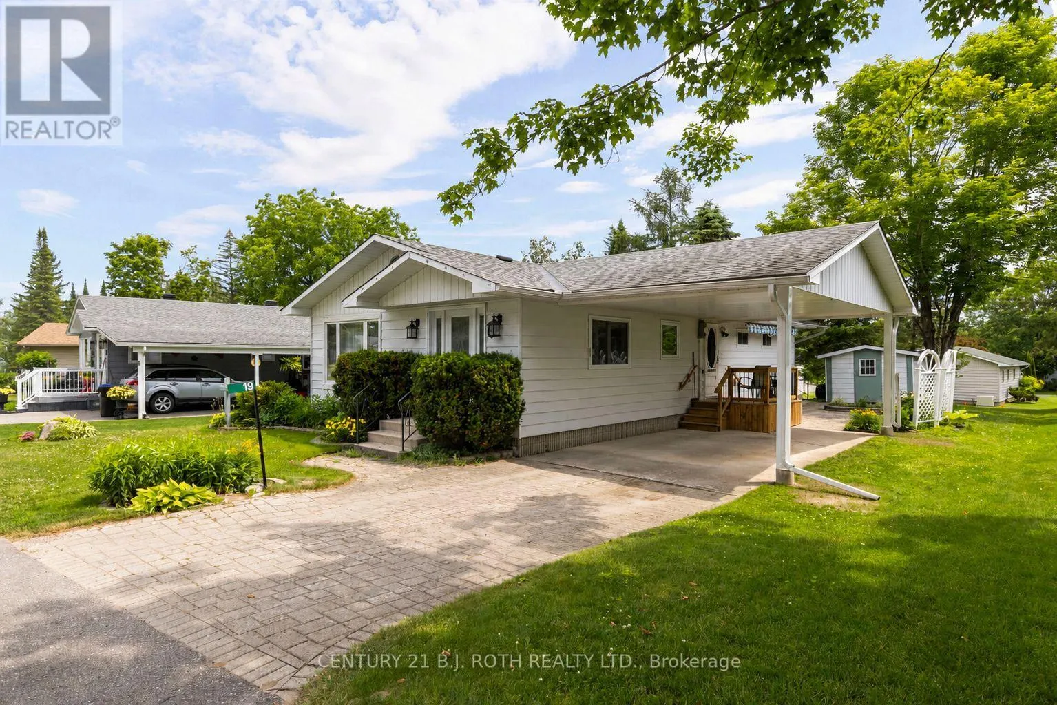 19 MAPLE CRESCENT
