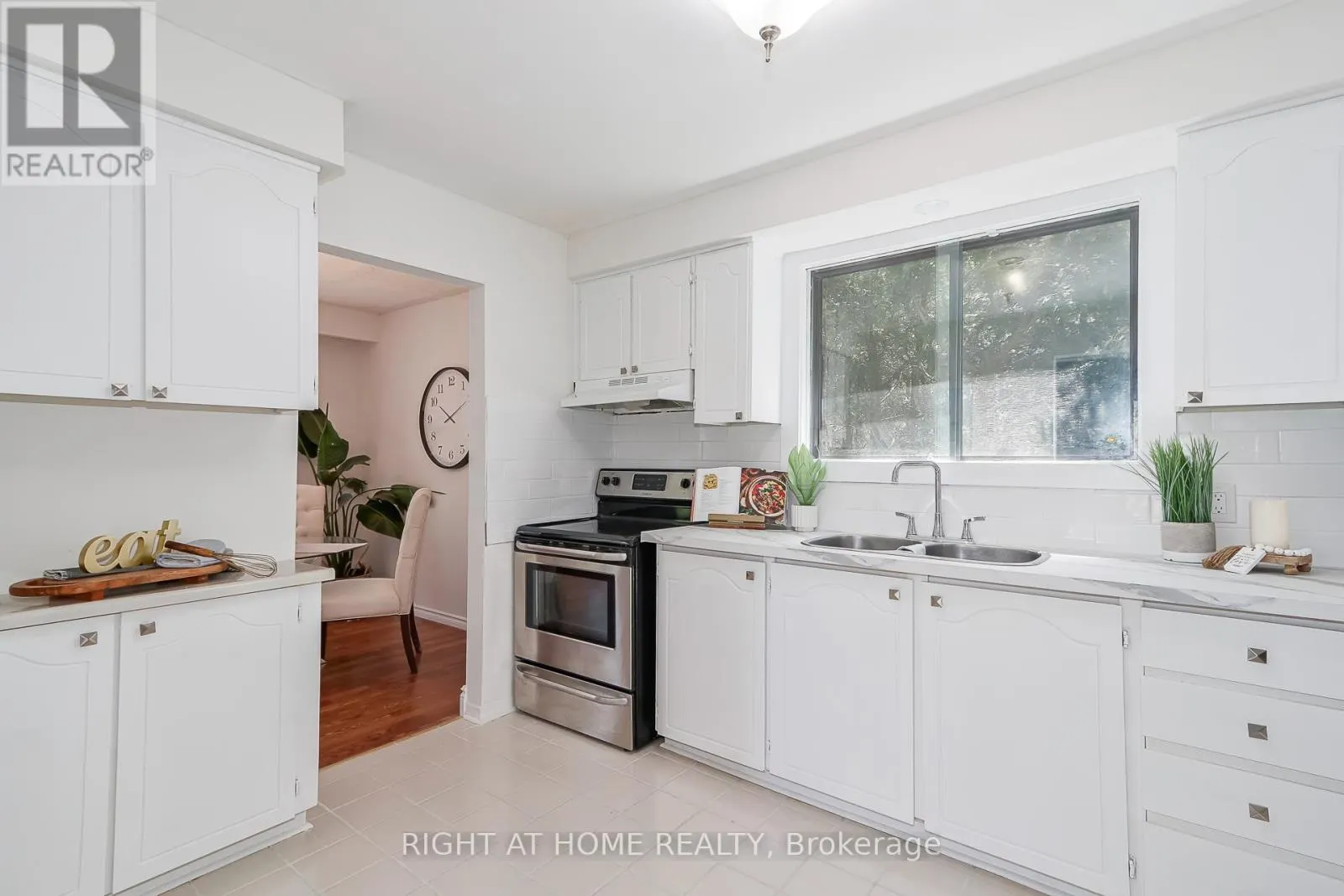 1059 GLEN MHOR CRESCENT