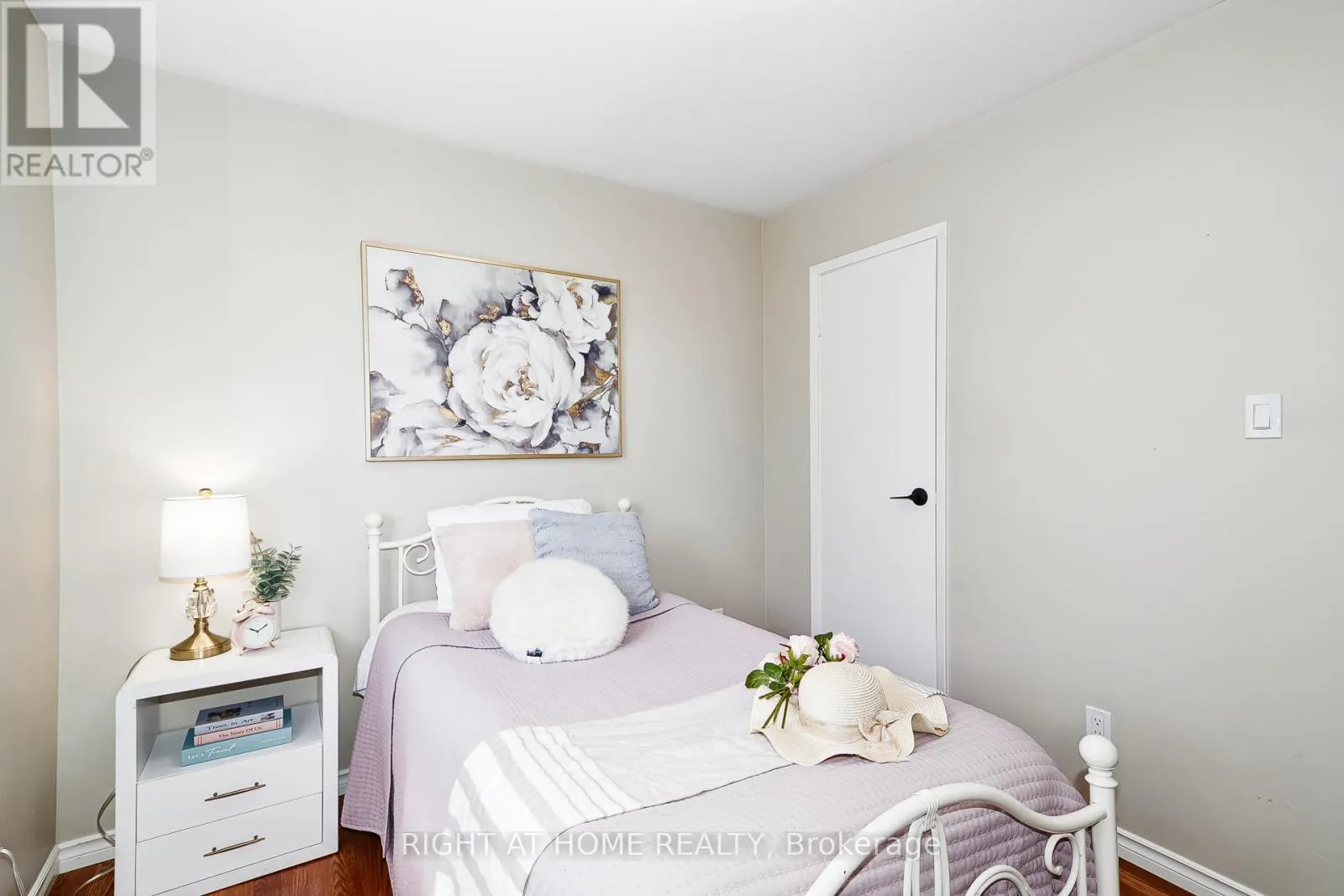 1059 GLEN MHOR CRESCENT