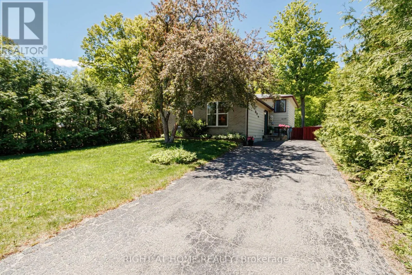 1059 GLEN MHOR CRESCENT