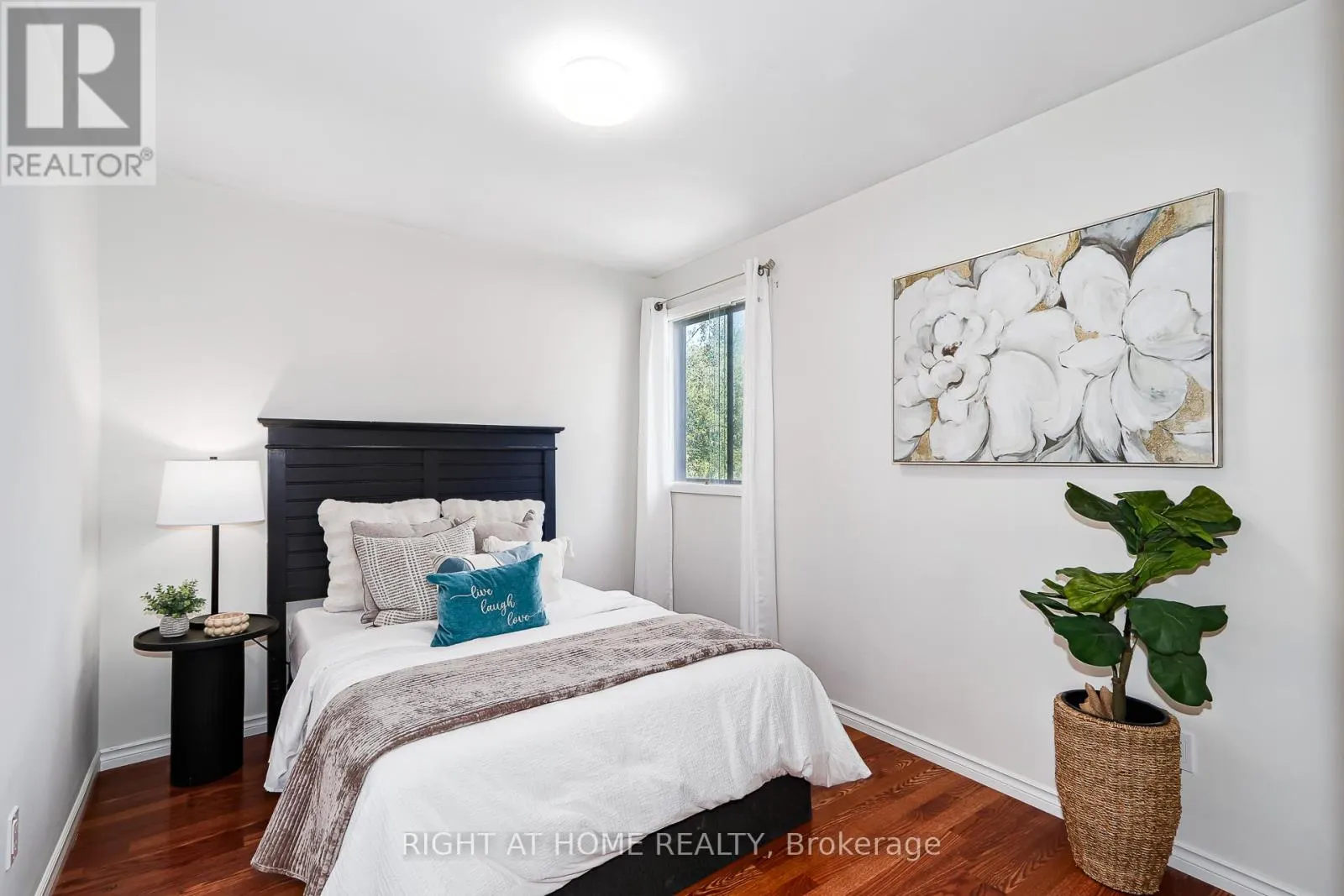 1059 GLEN MHOR CRESCENT