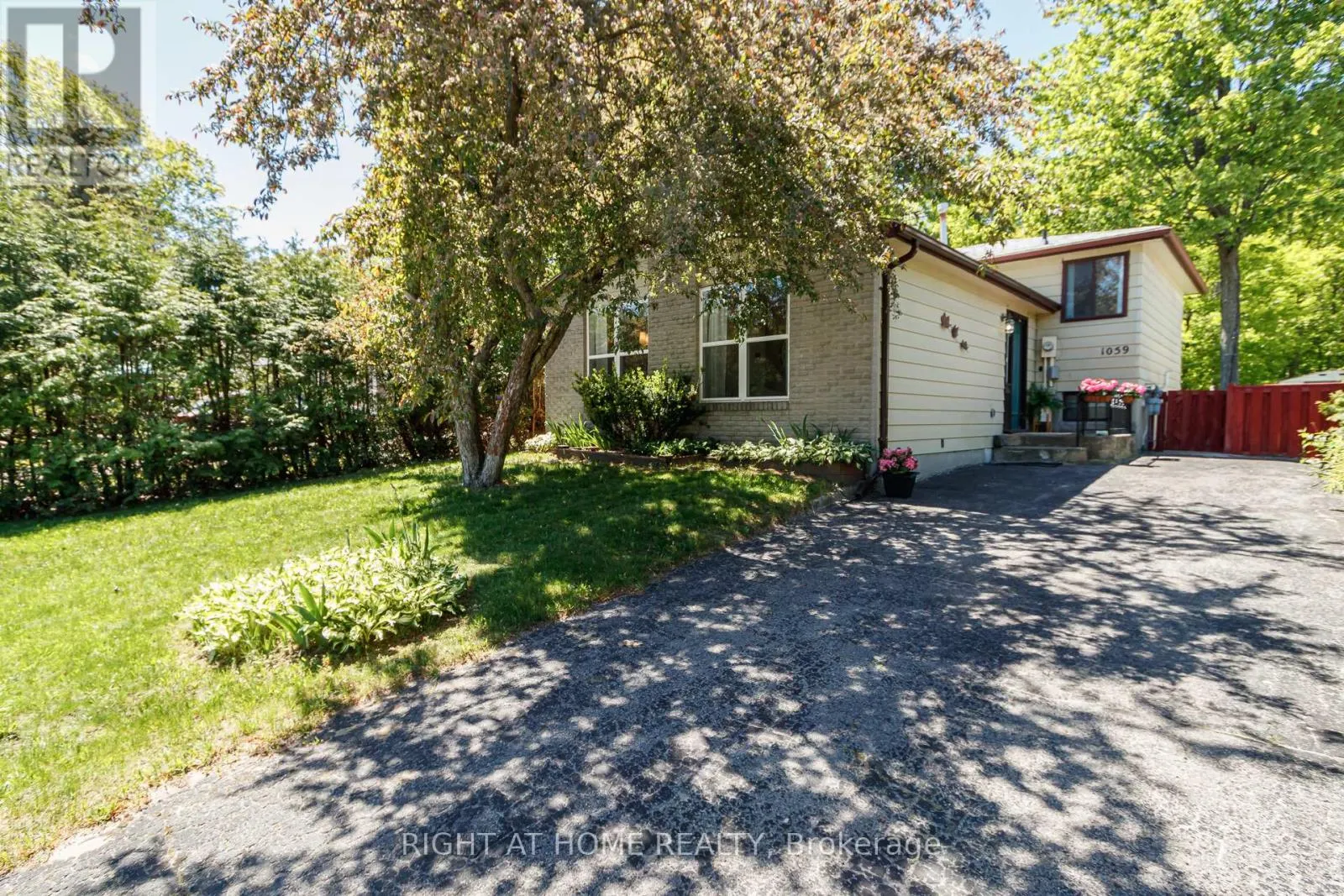 1059 GLEN MHOR CRESCENT