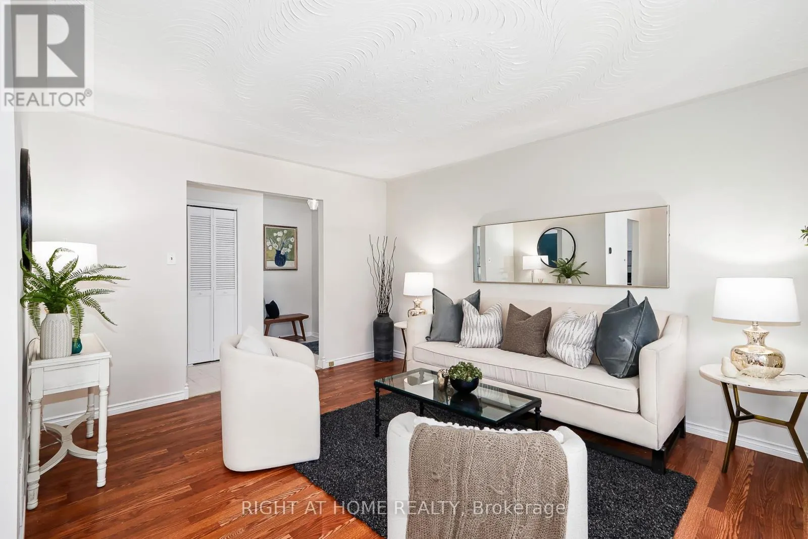 1059 GLEN MHOR CRESCENT