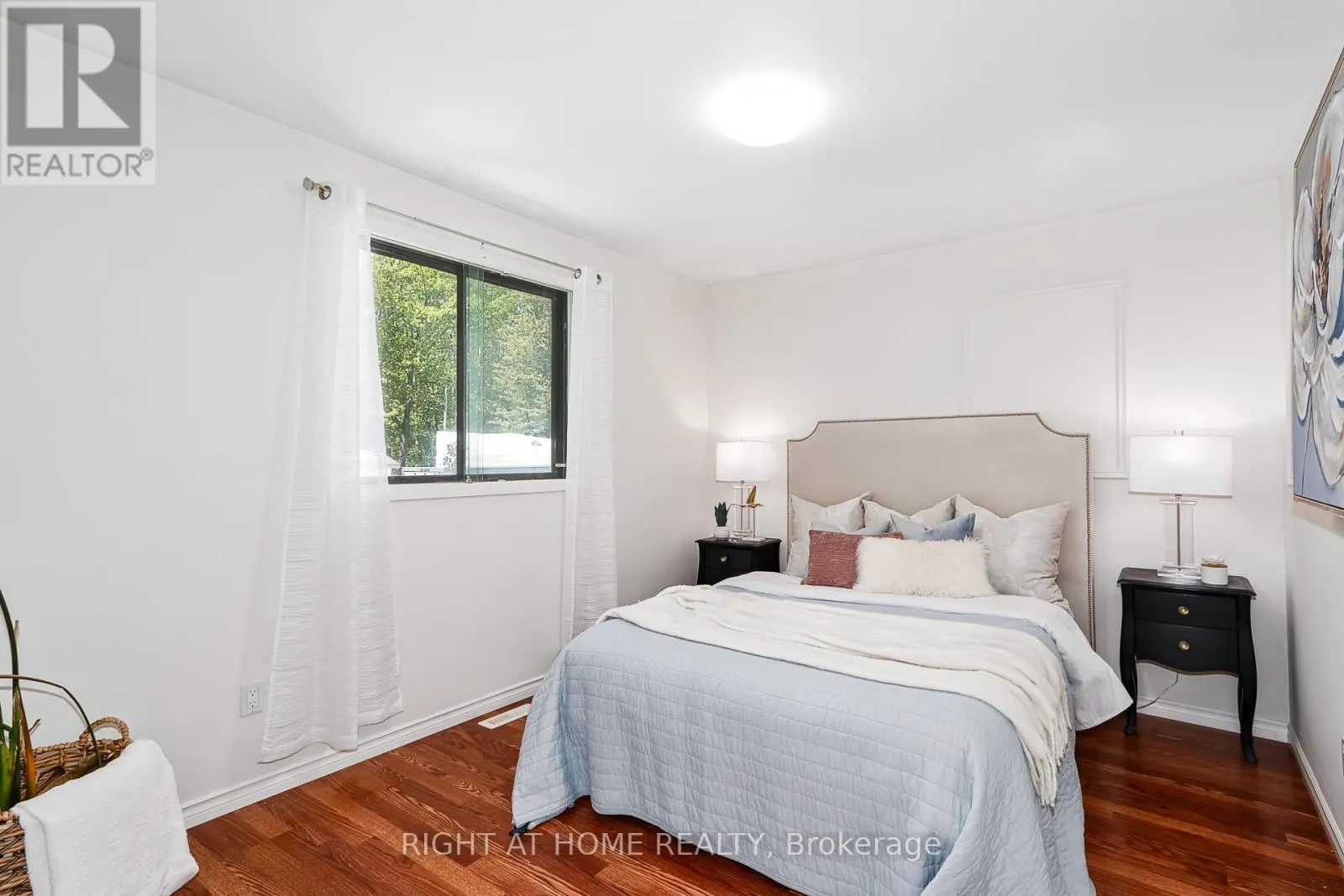 1059 GLEN MHOR CRESCENT