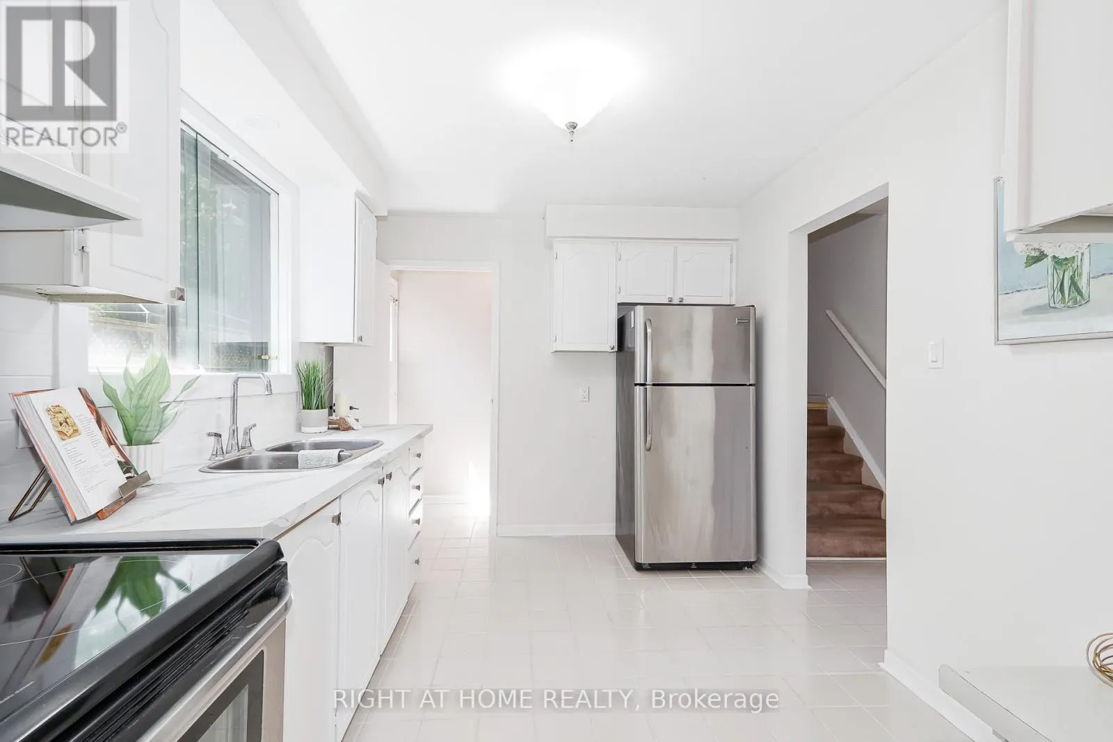 1059 GLEN MHOR CRESCENT
