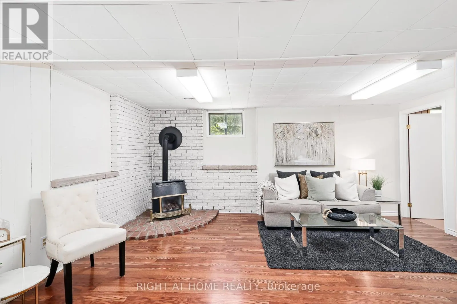 1059 GLEN MHOR CRESCENT