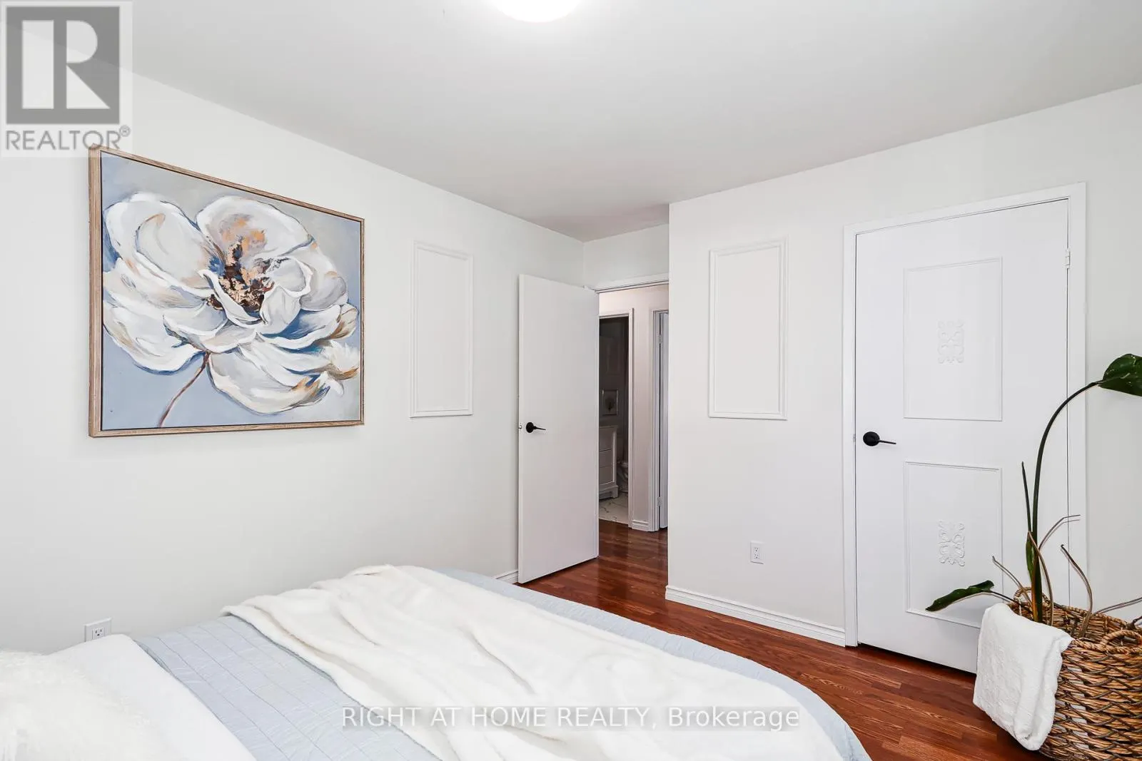 1059 GLEN MHOR CRESCENT